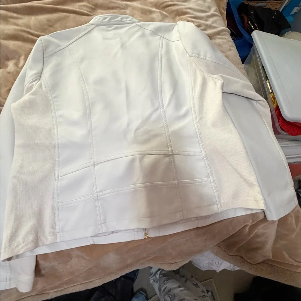 Andrew Marc New York Women's Cream Vegan Leather Jacket with Gold Zippers XL - Picture 7 of 8